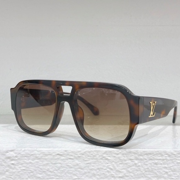 Louis Vuitton Brown Tortoise Sunglasses with Gold Logo - Picture 1 of 1